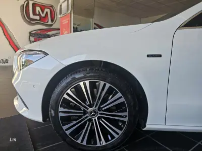 Mercedes-Benz CLA 250 2021 - 30000 EUR, 77000 km - AUTO.MOTO.pt - 77000km - foto 6 de 15