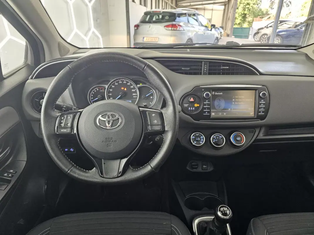 Toyota Yaris 2019 - 13650 EUR, 135421 km - AUTO.MOTO.pt - 135421km - foto 30 de 37
