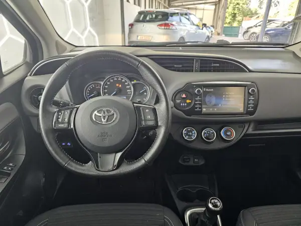 Toyota Yaris 2019 - 13650 EUR, 135421 km - AUTO.MOTO.pt - 135421km - foto 30 de 37