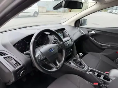 Ford Focus 2018 - 13850 EUR, 68388 km - AUTO.MOTO.pt - 68388km - foto 14 de 29