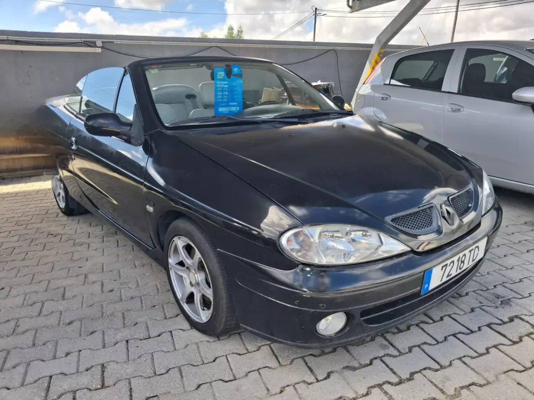 Renault Mégane Cabrio 2002 - 3500 EUR, 140000 km - AUTO.MOTO.pt - 140000km - foto 1 de 9