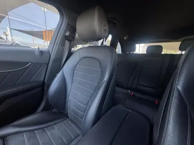 Mercedes-Benz C 300 2021 - 30400 EUR, 104826 km - AUTO.MOTO.pt - 104826km - foto 12 de 13