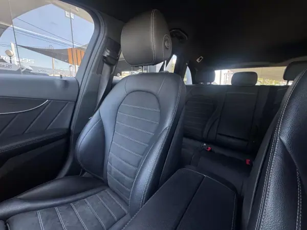 Mercedes-Benz C 300 2021 - 30400 EUR, 104826 km - AUTO.MOTO.pt - 104826km - foto 12 de 13