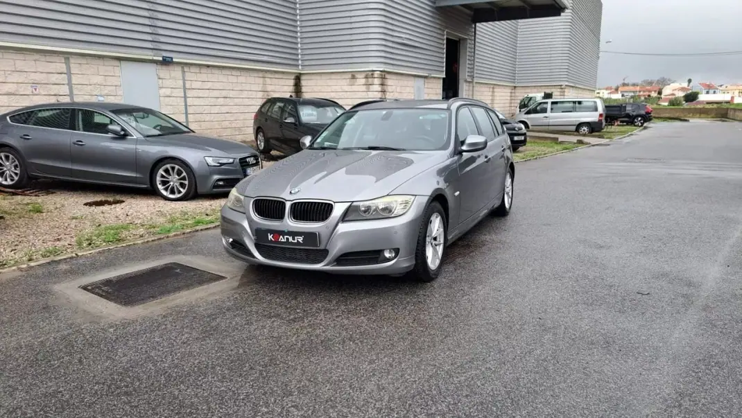 BMW 320 2010 - 11980 EUR, 157813 km - AUTO.MOTO.pt - 157813km - foto 11 de 41
