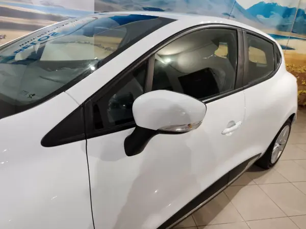 Renault Clio 2017 - 9950 EUR, 94000 km - AUTO.MOTO.pt - 94000km - foto 5 de 22