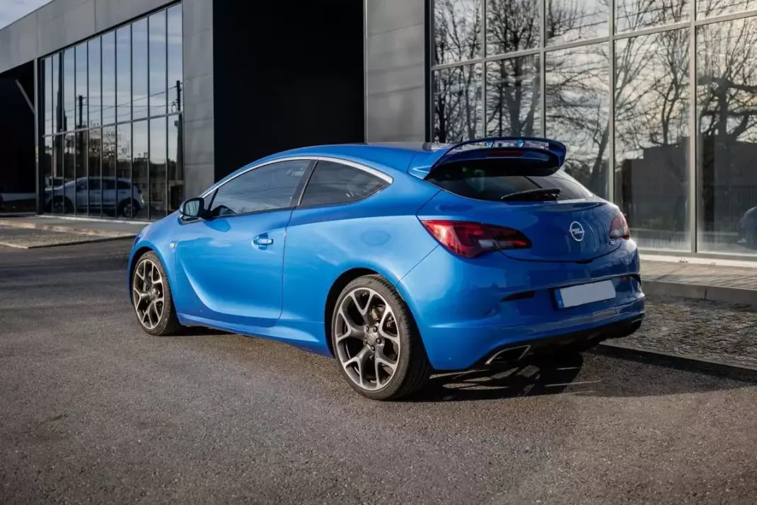 Opel Astra GTC 2013 - 23500 EUR, 109000 km - AUTO.MOTO.pt - 109000km - foto 5 de 47