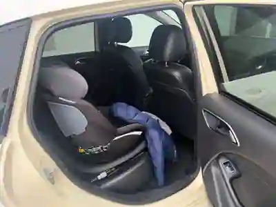 Mercedes-Benz B 180 2013 - 7000 EUR, 411000 km - AUTO.MOTO.pt - 411000km - foto 7 de 10