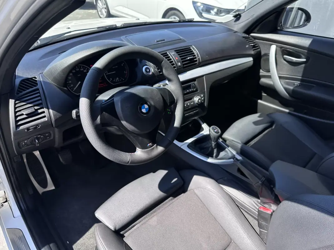 BMW 118 2009 - 9900 EUR, 177000 km - AUTO.MOTO.pt - 177000km - foto 20 de 46