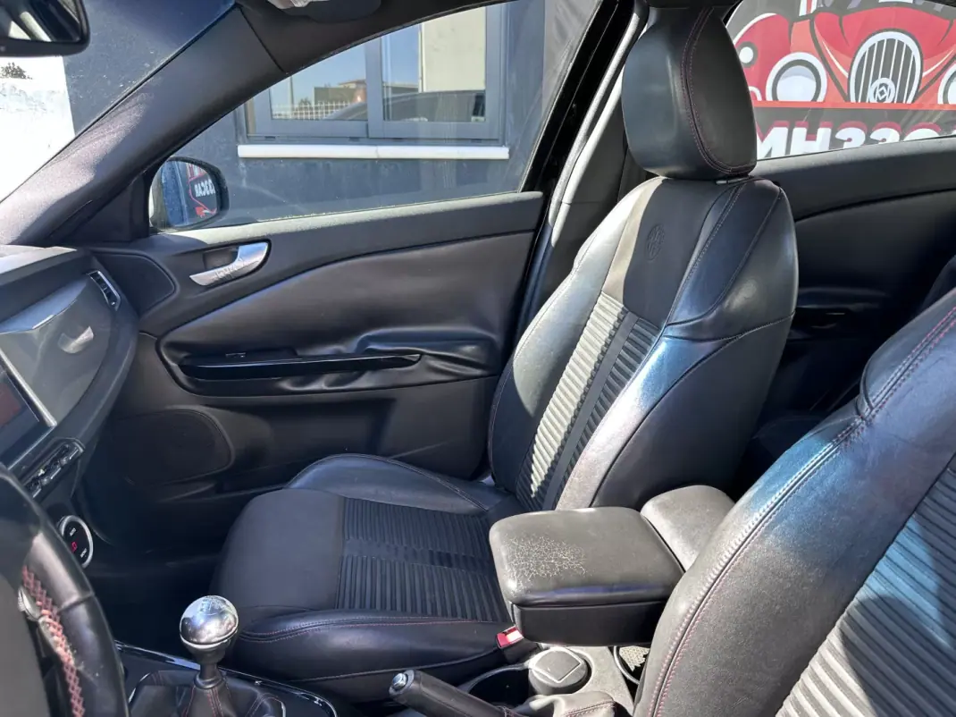 Alfa Romeo Giulietta 2011 - 6900 EUR, 220000 km - AUTO.MOTO.pt - 220000km - foto 14 de 29
