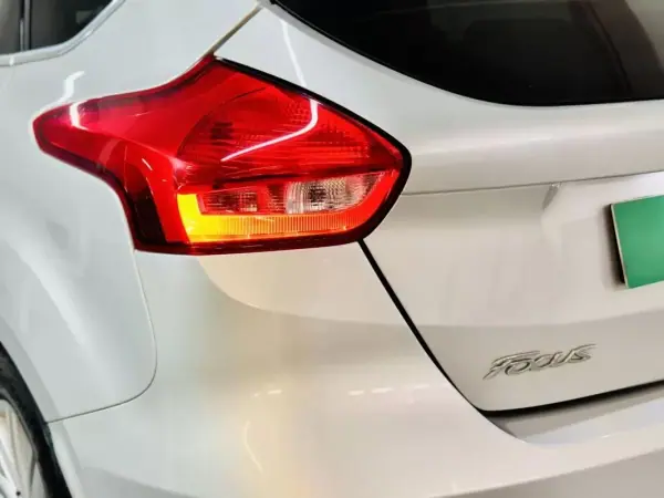 Ford Focus 2018 - 9950 EUR, 76000 km - AUTO.MOTO.pt - 76000km - foto 16 de 50