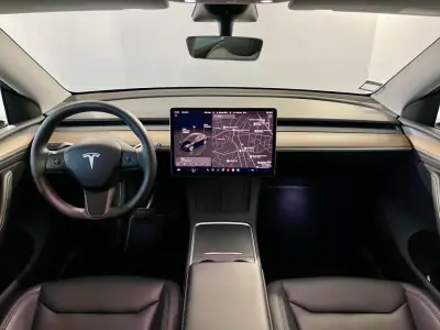 Tesla Model Y 2023 — foto 5 de 44
