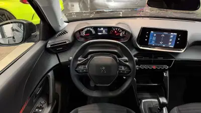 Peugeot 2008 2021 - 15490 EUR, 68523 km - AUTO.MOTO.pt - 68523km - foto 12 de 30
