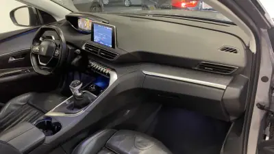 Peugeot 3008 2019 - 18990 EUR, 94948 km - AUTO.MOTO.pt - 94948km - foto 28 de 47