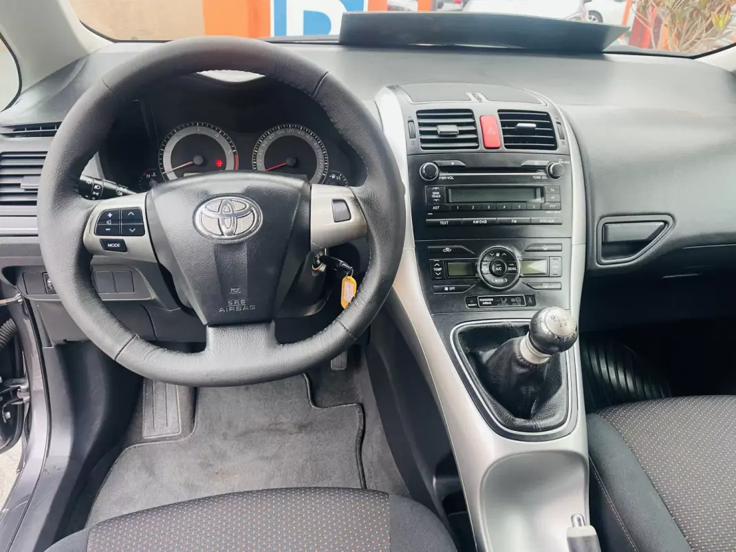 Toyota Auris 2010 - 10950 EUR, 161626 km - AUTO.MOTO.pt - 161626km - foto 10 de 12