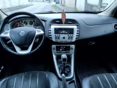 Lancia Delta 2008 - 3450 EUR, 220000 km - AUTO.MOTO.pt - 220000km - foto 13 de 22