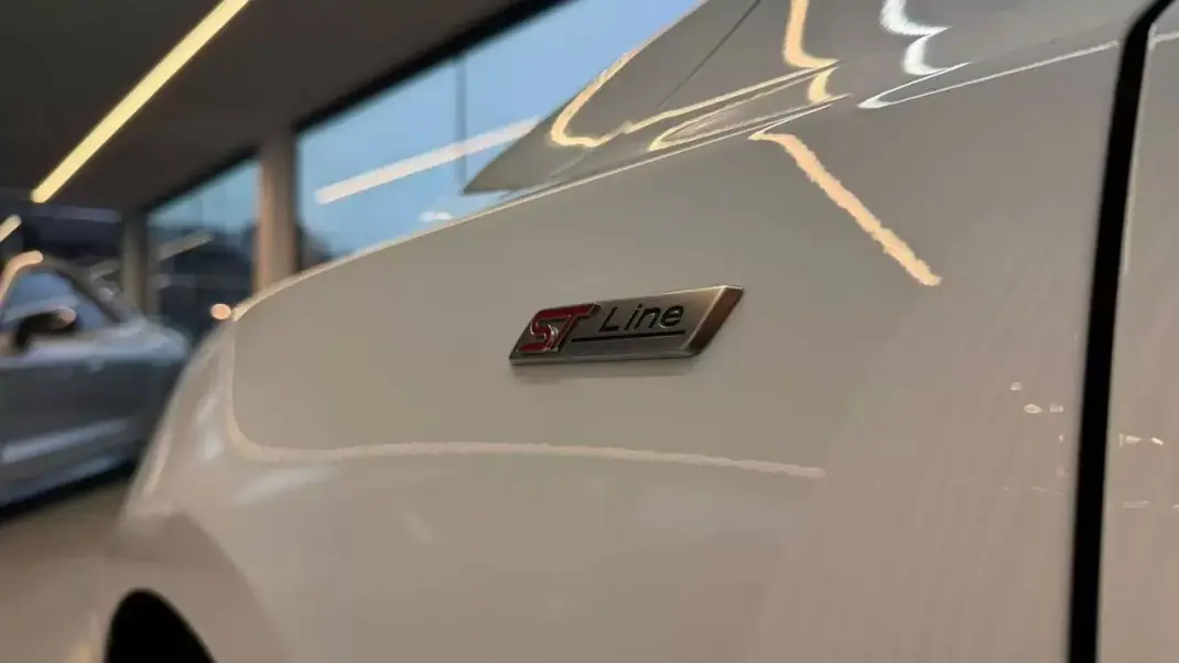 Ford Focus 2025 - 22990 EUR, 11701 km - AUTO.MOTO.pt - 11701km - foto 12 de 35