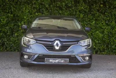Renault Mégane 2018 - 13250 EUR, 161000 km - AUTO.MOTO.pt - 161000km - foto 2 de 17