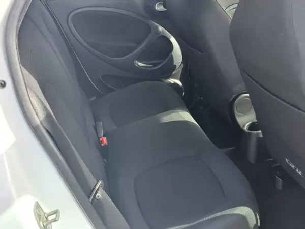 Smart ForFour 2018 - 9990 EUR, 49344 km - AUTO.MOTO.pt - 49344km - foto 25 de 43
