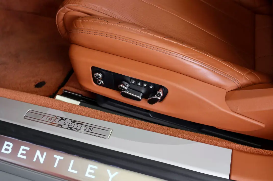 Bentley Continental GTC 2019 - 250000 EUR, 58772 km - AUTO.MOTO.pt - 58772km - foto 26 de 29