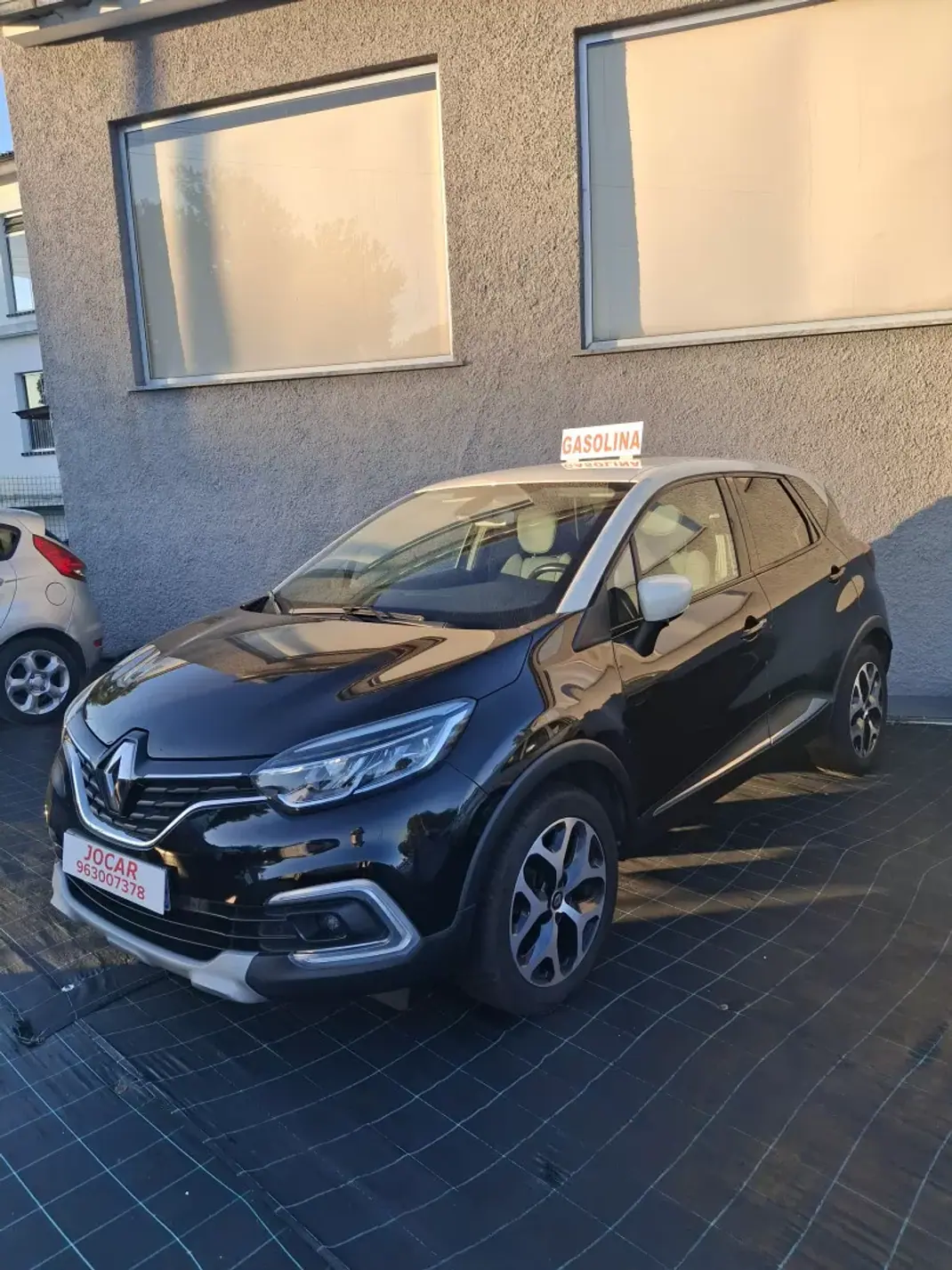 Renault Captur 2019 - 13950 EUR, 89099 km - 89099km - foto 2 de 16