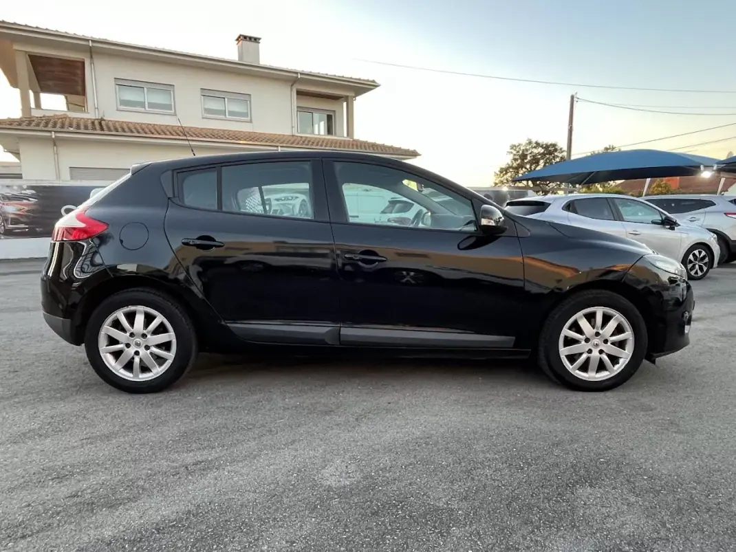 Renault Mégane 2011 - 6750 EUR, 234000 km - AUTO.MOTO.pt - 234000km - foto 4 de 34