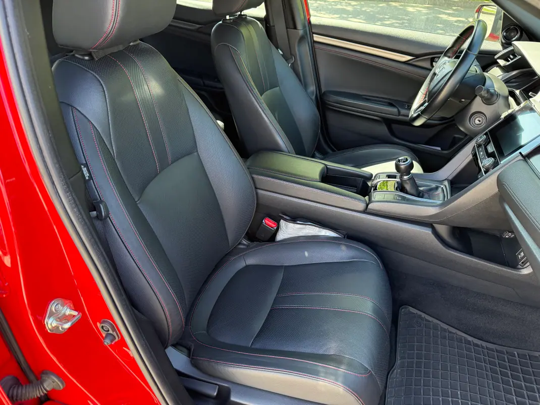 Honda Civic 2019 - 17900 EUR, 100000 km - AUTO.MOTO.pt - 100000km - foto 9 de 15