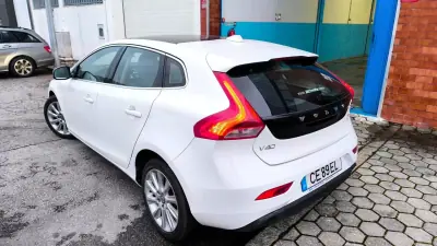 Volvo V40 2013 - 11400 EUR, 182000 km - AUTO.MOTO.pt - 182000km - foto 3 de 24