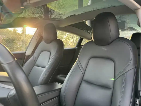 Tesla Model 3 2019 - 21999 EUR, 149000 km - AUTO.MOTO.pt - 149000km - foto 13 de 22