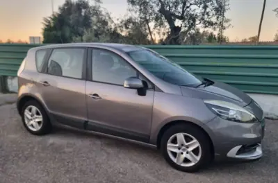 Renault Scénic 2012 - 6950 EUR, 243000 km - AUTO.MOTO.pt - 243000km - foto 4 de 13