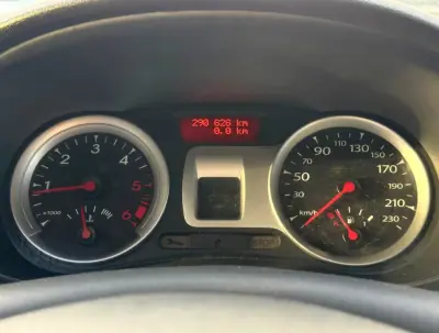 Renault Clio 2009 - 4280 EUR, 290626 km - AUTO.MOTO.pt - 290626km - foto 13 de 16