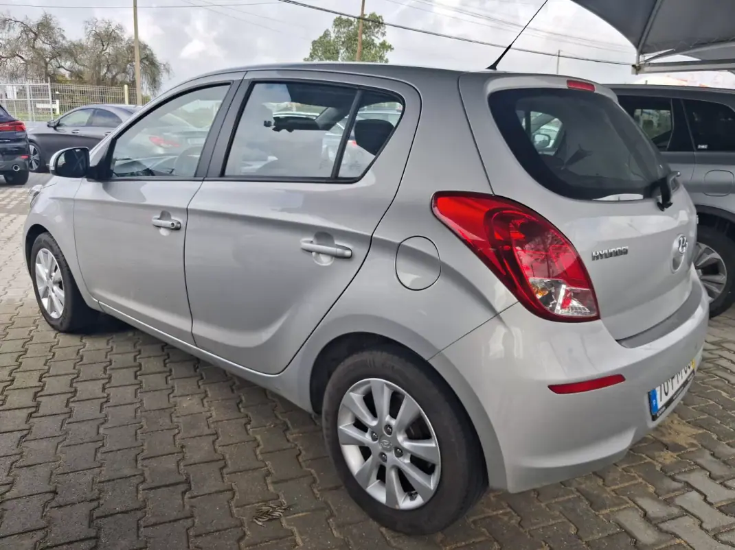 Hyundai i20 2015 - 8500 EUR, 90000 km - AUTO.MOTO.pt - 90000km - foto 7 de 13