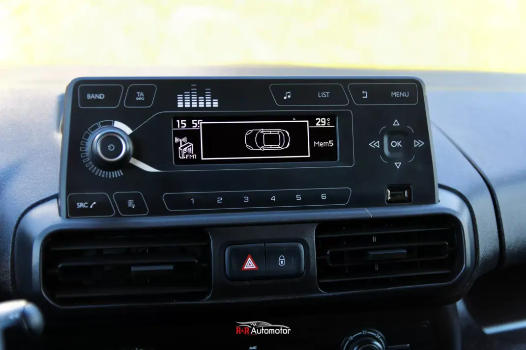 Peugeot Partner 1.5 BlueHDI Pro Longa 3L 2021 - 14750 EUR, 113000 km - AUTO.MOTO.pt - 113000km - foto 17 de 22