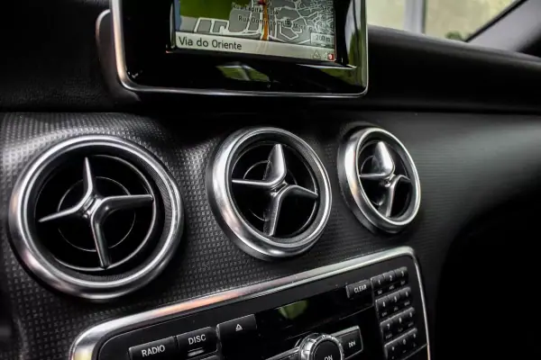 Mercedes-Benz A 180 2015 - 11490 EUR, 217196 km - AUTO.MOTO.pt - 217196km - foto 20 de 35