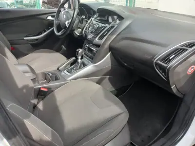 Ford Focus 2012 - 7950 EUR, 136113 km - AUTO.MOTO.pt - 136113km - foto 23 de 25
