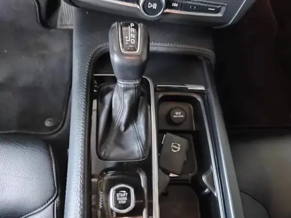 Volvo V90 2018 - 20990 EUR, 188000 km - AUTO.MOTO.pt - 188000km - foto 32 de 35
