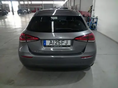 Mercedes-Benz A 250 2021 - 23700 EUR, 96021 km - AUTO.MOTO.pt - 96021km - foto 4 de 9