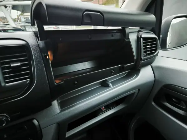 Peugeot Expert 1.5 BlueHdi L2H1 Pro Standard 2020 - 17950 EUR, 105997 km - AUTO.MOTO.pt - 105997km - foto 31 de 46