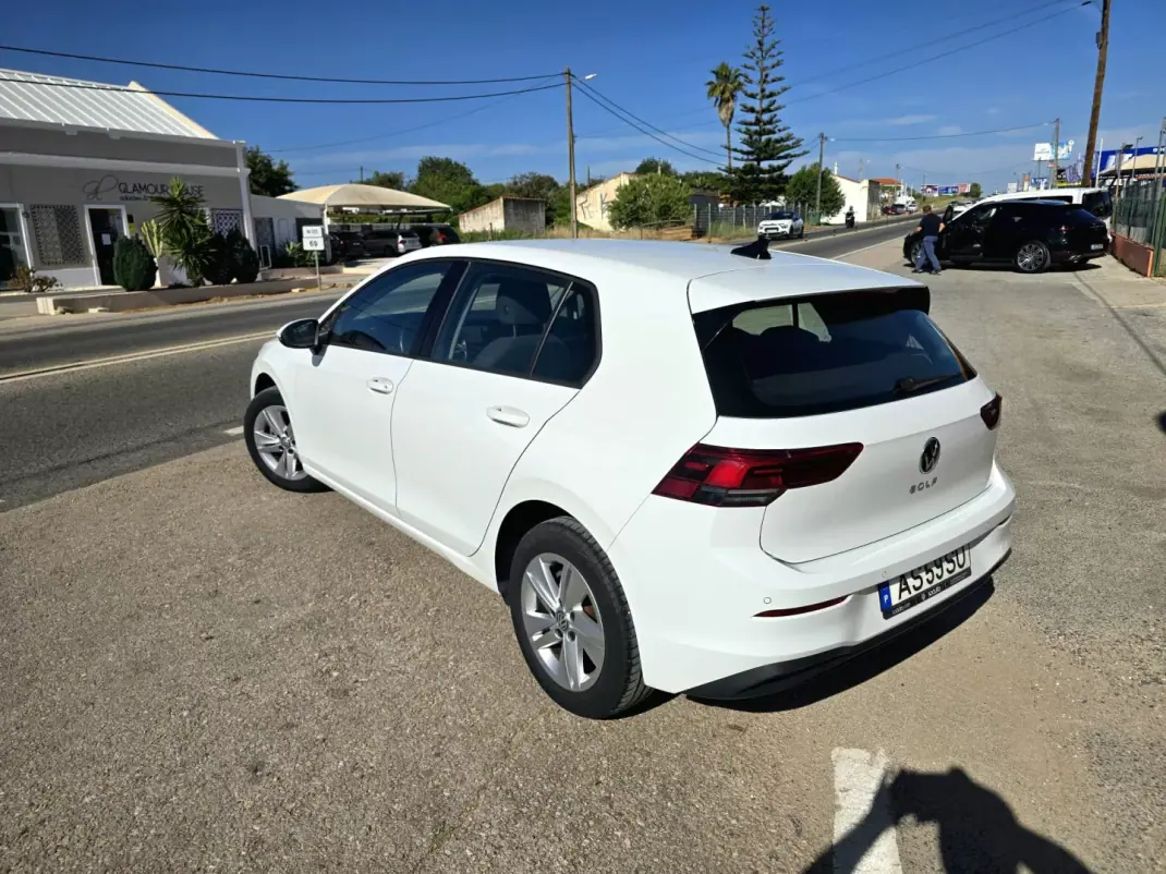 Volkswagen Golf 2022 - 20950 EUR, 49524 km - AUTO.MOTO.pt - 49524km - foto 4 de 10