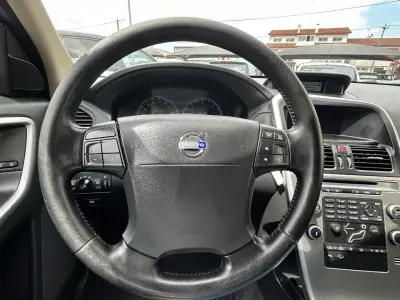 Volvo XC 60 2009 - 11750 EUR, 234215 km - AUTO.MOTO.pt - 234215km - foto 11 de 20