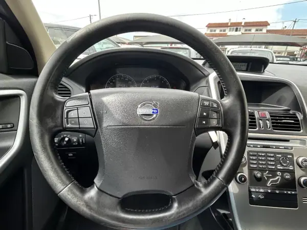 Volvo XC 60 2009 - 11750 EUR, 234215 km - AUTO.MOTO.pt - 234215km - foto 11 de 20