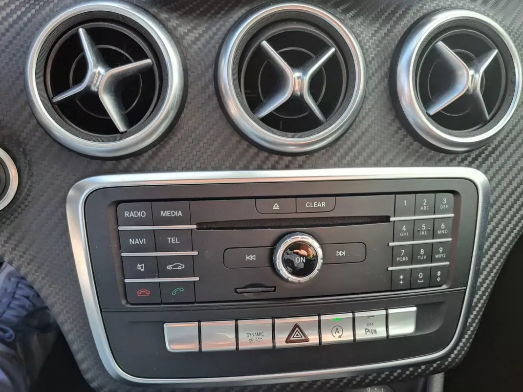 Mercedes-Benz A 180 2016 - 16250 EUR, 208525 km - AUTO.MOTO.pt - 208525km - foto 35 de 42