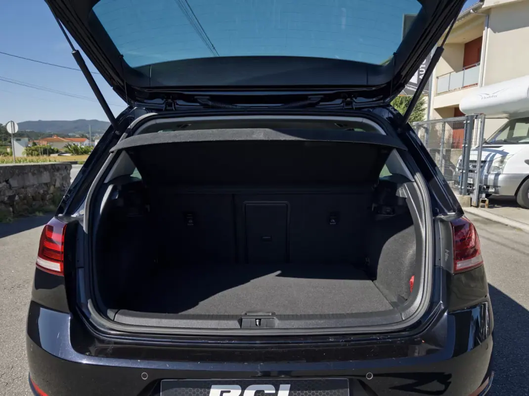 Volkswagen Golf 2018 - 14990 EUR, 105000 km - 105000km - foto 14 de 43