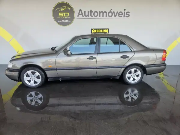 Mercedes-Benz C 180 1993 - 3500 EUR, 180000 km - AUTO.MOTO.pt - 180000km - foto 2 de 12