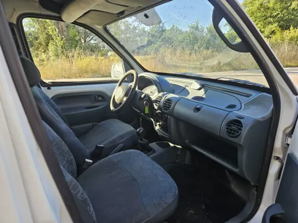 Renault Kangoo 2000 - 2500 EUR, 173000 km - AUTO.MOTO.pt - 173000km - foto 6 de 6