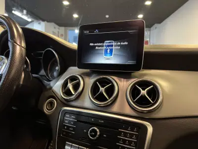 Mercedes-Benz CLA 200 2018 - 20990 EUR, 165000 km - AUTO.MOTO.pt - 165000km - foto 18 de 33
