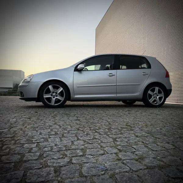 Volkswagen Golf 2007 - 5750 EUR, 198000 km - AUTO.MOTO.pt - 198000km - foto 8 de 21