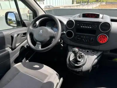 Peugeot PARTNER 1.6 HDI L2 2015 - 6500 EUR, 120000 km - AUTO.MOTO.pt - 120000km - foto 28 de 52
