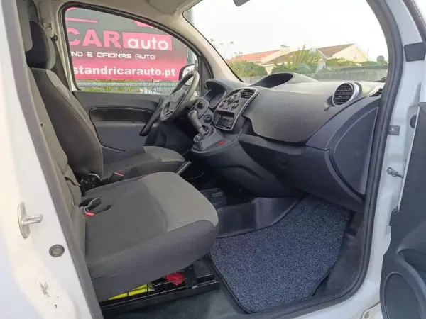 Renault Kangoo 2018 - 10500 EUR, 159000 km - AUTO.MOTO.pt - 159000km - foto 19 de 27
