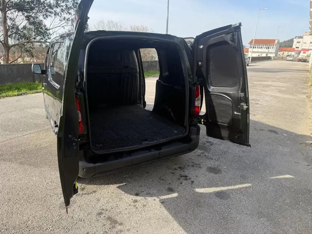 Peugeot PARTNER GIRAFON 2019 - 10900 EUR, 186000 km - AUTO.MOTO.pt - 186000km - foto 19 de 27