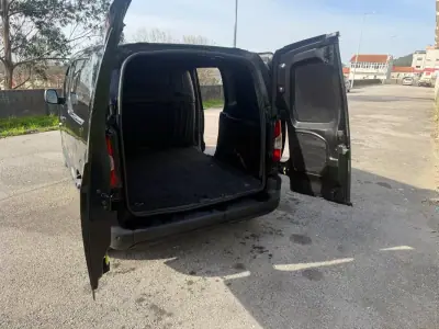 Peugeot PARTNER GIRAFON 2019 - 10900 EUR, 186000 km - AUTO.MOTO.pt - 186000km - foto 19 de 27